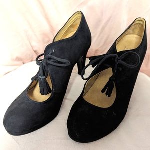 Size 7 Naturalizer Black Tie Pumps
